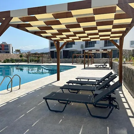 Azure Pearl - Wake Up By The Sea Oceanfront Garden Retreat With Pool Apartament