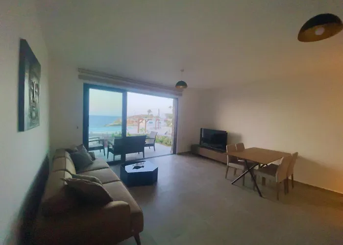 Azure Pearl - Wake Up By The Sea Oceanfront Garden Retreat With Pool *