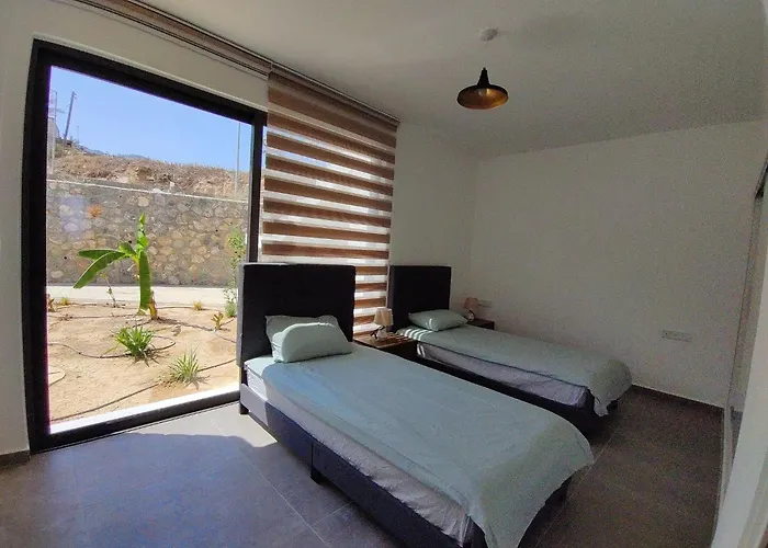 Apartament Azure Pearl - Wake Up By The Sea Oceanfront Garden Retreat With Pool *