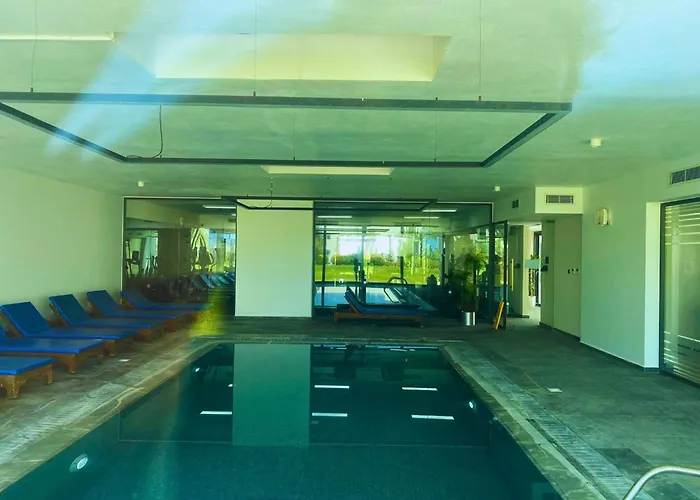 Apartament Azure Pearl - Wake Up By The Sea Oceanfront Garden Retreat With Pool