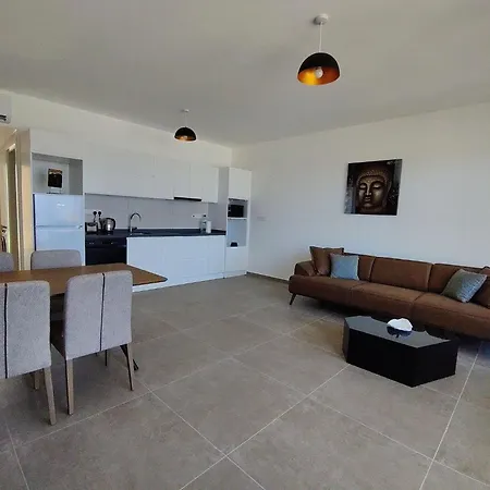 Azure Pearl - Wake Up By The Sea Oceanfront Garden Retreat With Pool Apartmán