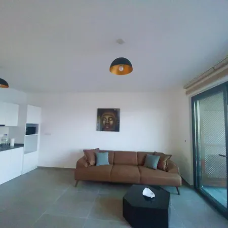 Апартаменты Azure Pearl - Wake Up By The Sea Oceanfront Garden Retreat With Pool *