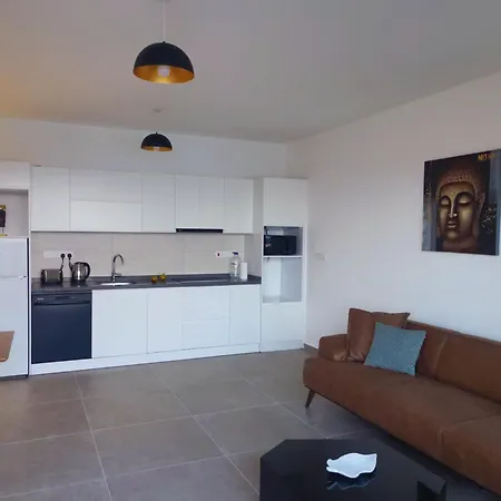 Azure Pearl - Wake Up By The Sea Oceanfront Garden Retreat With Pool Апартаменты