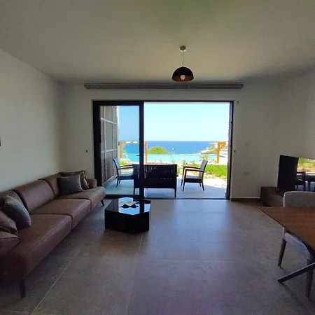 Azure Pearl - Wake Up By The Sea Oceanfront Garden Retreat With Pool Agios Nikolaos (Famagusta)