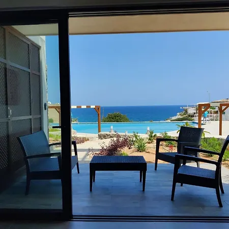 Azure Pearl - Wake Up By The Sea Oceanfront Garden Retreat With Pool