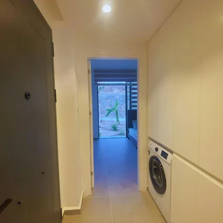 Azure Pearl - Wake Up By The Sea Oceanfront Garden Retreat With Pool *