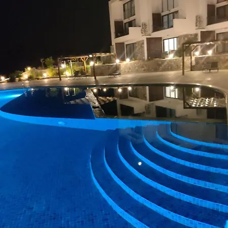 Azure Pearl - Wake Up By The Sea Oceanfront Garden Retreat With Pool * Agios Nikolaos (Famagusta)