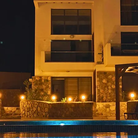 Azure Pearl - Wake Up By The Sea Oceanfront Garden Retreat With Pool *