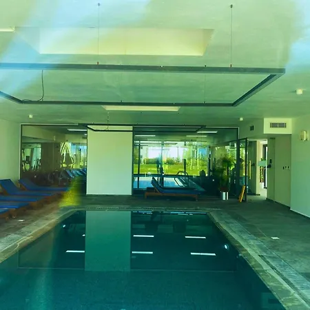 Apartmán Azure Pearl - Wake Up By The Sea Oceanfront Garden Retreat With Pool