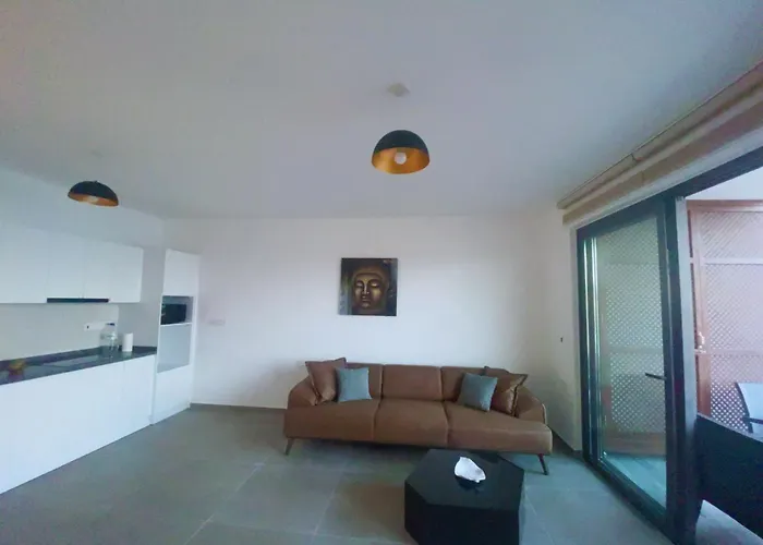 Apartmán Azure Pearl - Wake Up By The Sea Oceanfront Garden Retreat With Pool *