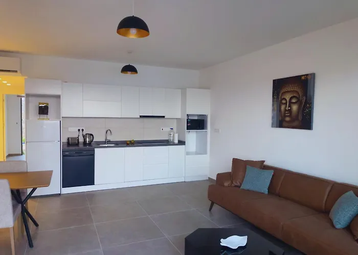 Azure Pearl - Wake Up By The Sea Oceanfront Garden Retreat With Pool Apartmán