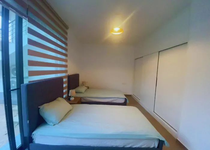 Apartmán Azure Pearl - Wake Up By The Sea Oceanfront Garden Retreat With Pool *