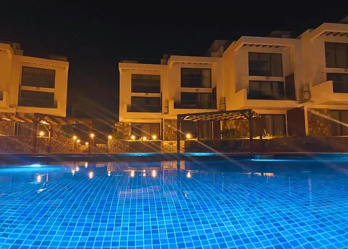 Apartmán Azure Pearl - Wake Up By The Sea Oceanfront Garden Retreat With Pool *